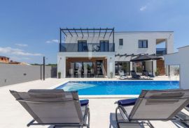 Moderna villa u okolici Pule 280m2 , 6S+DB !, Marčana, Casa