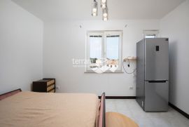 Istra, Fažana, stan 54m2, 1SS+DB, II. kat, renovirano, namješteno, parking!! #prodaja, Fažana, Appartment