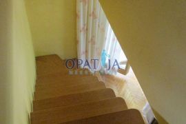 Lovran, blizina centra i mora, dvoetažni stan 102 m2, parking, Lovran, Appartment