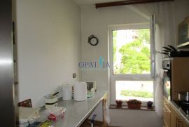 Lovran, blizina centra i mora, dvoetažni stan 102 m2, parking, Lovran, Appartment