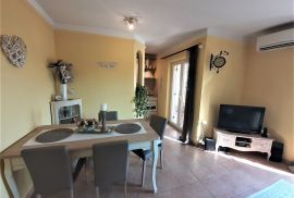 Lijepo uređen stan u prizemlju, Novigrad, Appartement