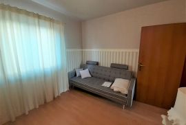 Lijepo uređen stan u prizemlju, Novigrad, Appartement