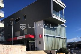 Zadar, centar grada, poslovna zgrada 1141,57 m2, Zadar, Propiedad comercial