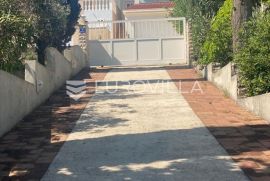 Zadar, Ugljan, jedinstvena kamena kuća uz more na parceli od 2200 m2, Preko, House