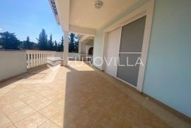 Zadar, Ugljan, jedinstvena kamena kuća uz more na parceli od 2200 m2, Preko, House