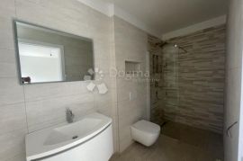 Prilika! Villa sa bazenom 150m od mora, Omišalj, بيت