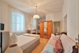 APARTMANSKA KUĆA U CENTRU CRIKVENICE, Crikvenica, Kuća