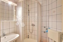 APARTMANSKA KUĆA U CENTRU CRIKVENICE, Crikvenica, Casa