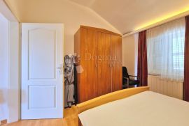 APARTMANSKA KUĆA U CENTRU CRIKVENICE, Crikvenica, House