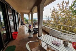 Costabella - etaža kuće sa puno potencijala, Rijeka, Daire