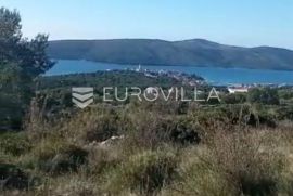 Split okolica- Trogir- Seget, građevinsko zemljište 3.359m2, 500m od mora, Seget, Tierra