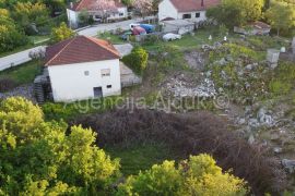 Imotski Runović samostojeća kuća 250 m2 + okućnica 1600 m2, Imotski, Casa