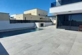 ISTRA, PULA - Moderna dvojna kuća s bazenom, Pula, Famiglia