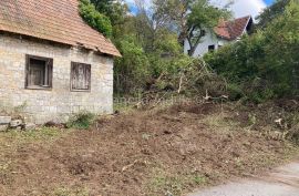 Lika Jezerane kamena kuća 58 m2 + okućnica 900 m2 - povoljno, Brinje, Дом