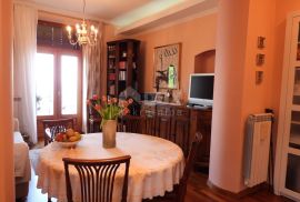 OPATIJA- prekrasan stan DB+1S u vili 50m2 s panoramskim pogledom na more + okućnica 20m2, Opatija, Appartement