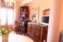 OPATIJA- prekrasan stan DB+1S u vili 50m2 s panoramskim pogledom na more + okućnica 20m2, Opatija, Appartement