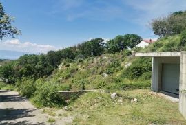 KRALJEVICA- građevinsko zemljište 1591m2 za stambenu zgradu – stanove/apartmane/  obiteljsku kuću / villu / kuću za iznajmljivanje - odmor s bazenom, Kraljevica, Tierra