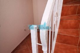 Selce, stan u prizemlju sa vrtom i parkingom, Crikvenica, Appartement