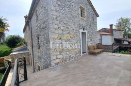 Renovirana kamena kuća s bazenom 3 km od mora, Poreč, Famiglia