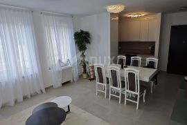 SENJ, CENTAR - Ekskluzivan trosobni apartman u blizini mora, Senj, Appartment