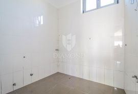 Umag okolica, stan 250 m od mora sa pogledom na more!, Umag, Appartement