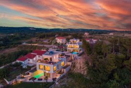 ZADAR, LJUBAČ - Luksuzna vila 1. red do mora, Ražanac, Haus