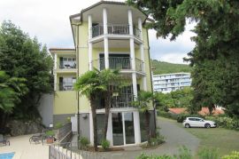 OPATIJA-STAN U NOVIJOJ GRADNJI SA BAZENOM, Opatija, Apartamento