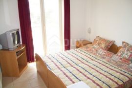 OTOK PAG, MANDRE - Prostrana apartmanska kuća s pogledom na more, Kolan, Maison