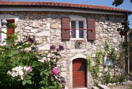 OTOK KRK, ŠILO (okolica) - Kamena kuća na mirnoj lokaciji, Dobrinj, Famiglia