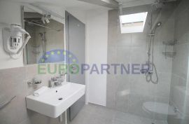 Apartmanska kuća u staroj jezgri Poreča, Poreč, Ev