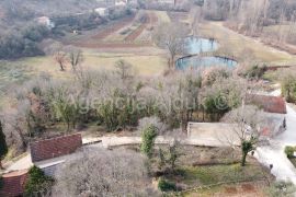 Imotski kuća 115 m2 sa okućnicom - top lokacija, Imotski, Famiglia