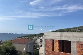 PRIMOŠTEN -DOLAC, vila, pogled na more, 220 m od mora, Roh-Bau faza, Primošten, Famiglia