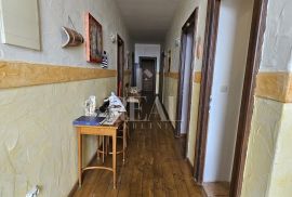 Cres-Atraktivan Hotel 800 m od mora,13.soba,restoran sa pogledom na more, Cres, Commercial property