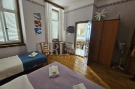 Cres-Atraktivan Hotel 800 m od mora,13.soba,restoran sa pogledom na more, Cres, Коммерческая недвижимость