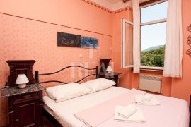 Cres-Atraktivan Hotel 800 m od mora,13.soba,restoran sa pogledom na more, Cres, Коммерческая недвижимость