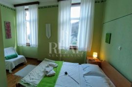 Cres-Atraktivan Hotel 800 m od mora,13.soba,restoran sa pogledom na more, Cres, Коммерческая недвижимость