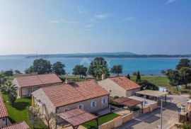 PULA, MEDULIN - apartman s terasom u prizemlju novogradnje 100 metara od plaže, Medulin, Διαμέρισμα