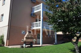 Komadić raja, samostojeća kuća S+P+1, 250 m2 netto površine!, Rijeka, Famiglia