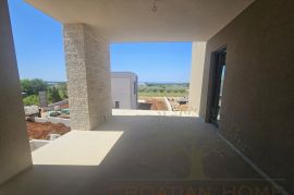 Top Neubau Villa in schöner Lage mit Pool, Kaštelir-Labinci, Σπίτι