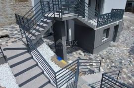 OTOK KRK- Grad Krk, okolica, stan u prizemlju 50 m2, sa zasebnim ulazom, terasom, roštiljem i parkirnim mjestom, prilika!, Krk, Kвартира