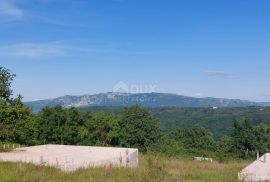 ISTRA, PIĆAN - Zemljište sa započetom gradnjom dvije kuće, rub sela, pogled na prirodu, Pićan, Γη