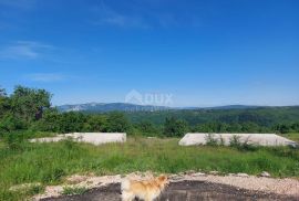 ISTRA, PIĆAN - Zemljište sa započetom gradnjom dvije kuće, rub sela, pogled na prirodu, Pićan, Terreno