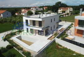 Prekrasna dvojna kuća modernog dizajna, Poreč, 3.5km od mora, Poreč, Haus