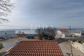 Kuća s garažom i panoramskim pogledom, Crikvenica, House