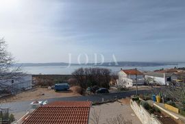 Kuća s garažom i panoramskim pogledom, Crikvenica, Haus