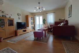 Kuća s garažom i panoramskim pogledom, Crikvenica, House