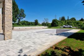 ISTRA, LABIN - Novogradnja s bazenom u mirnom naselju, Labin, Kuća