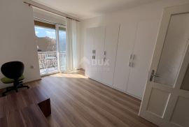 RIJEKA, BULEVARD - povijesna talijanska villa sa 3 etažirana stana, Rijeka, Kuća