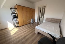 RIJEKA, BULEVARD - povijesna talijanska villa sa 3 etažirana stana, Rijeka, Ev