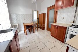 RIJEKA, BULEVARD - povijesna talijanska villa sa 3 etažirana stana, Rijeka, Kuća